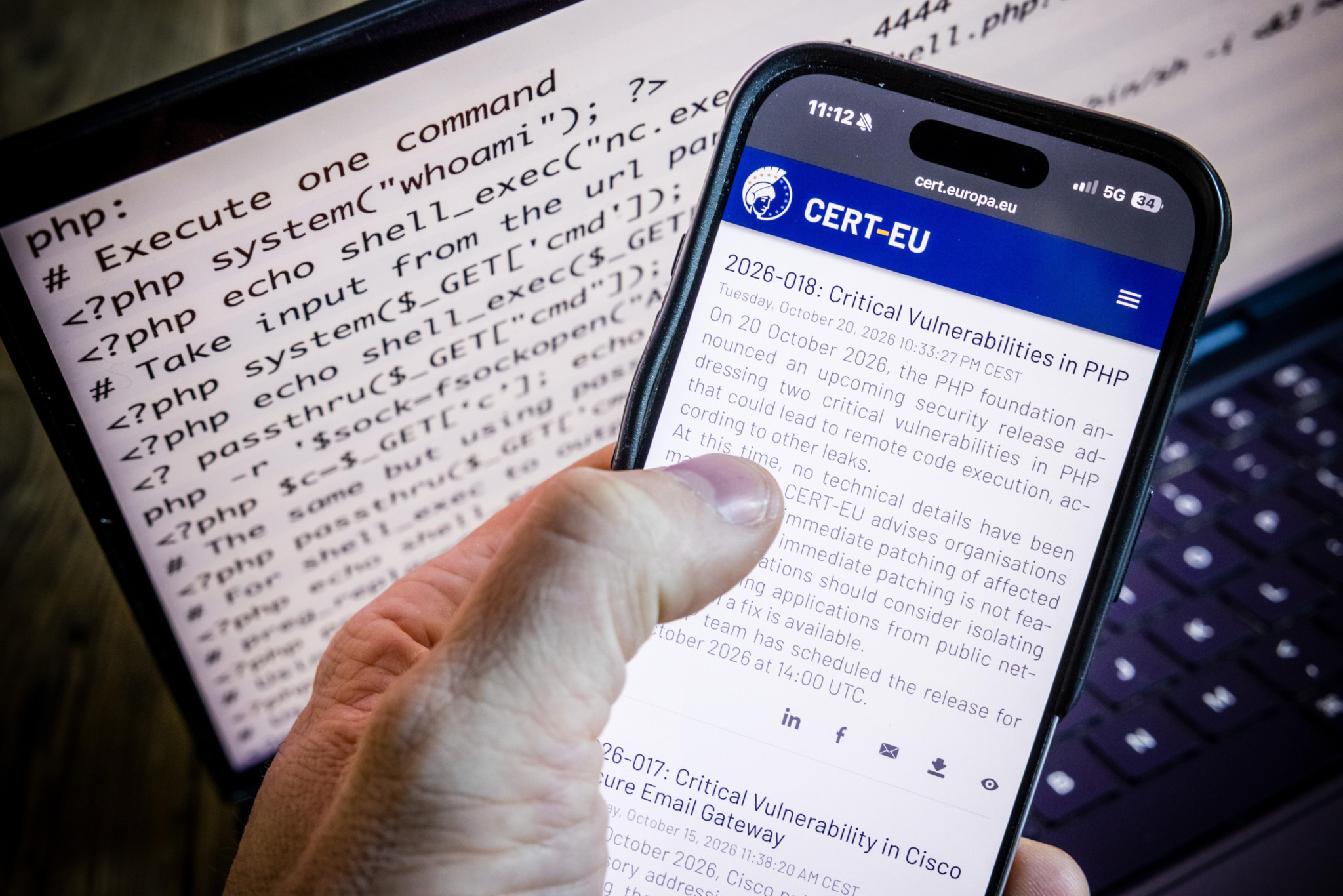Sicherheitshinweis von CERT-EU auf einem Smartphone